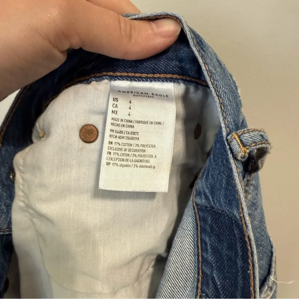 American Eagle Medium Wash High Waisted 90s Boyfriend Short Distressed Size 4 - Image 8