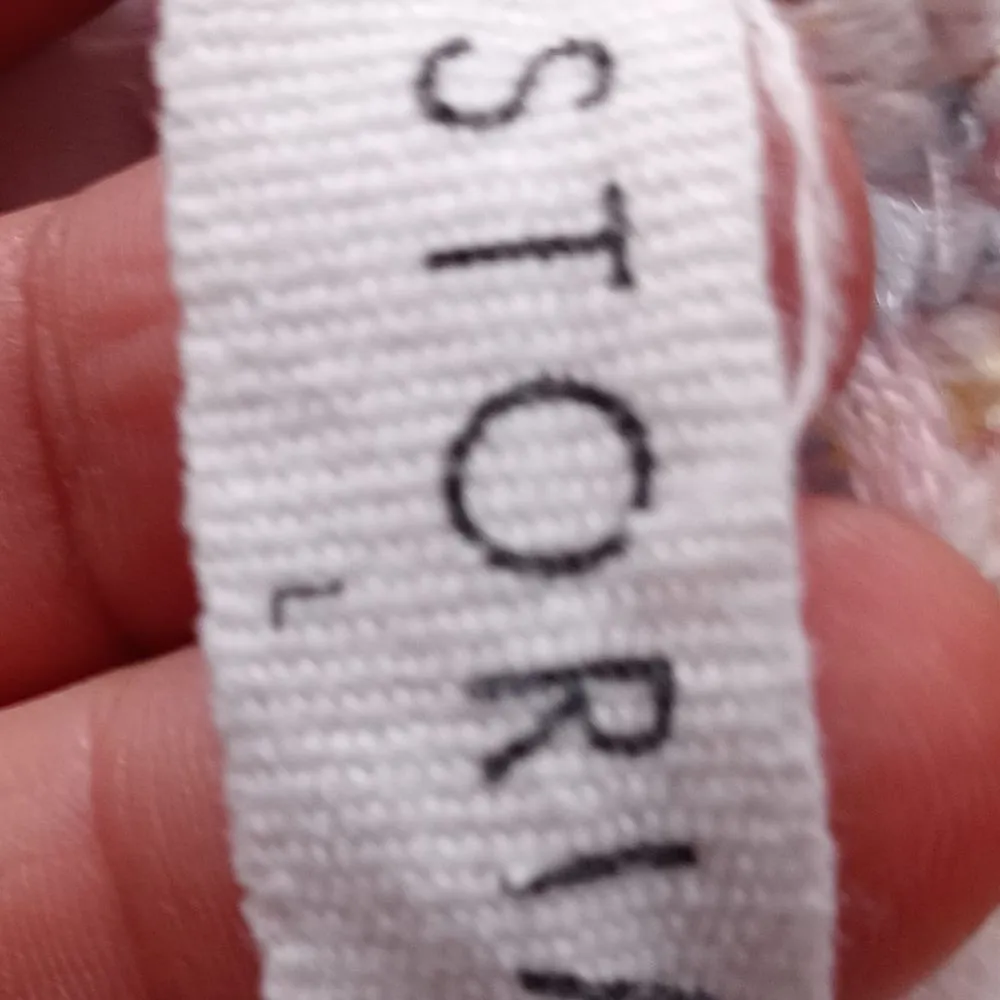 Storia shorts size large - Image 7