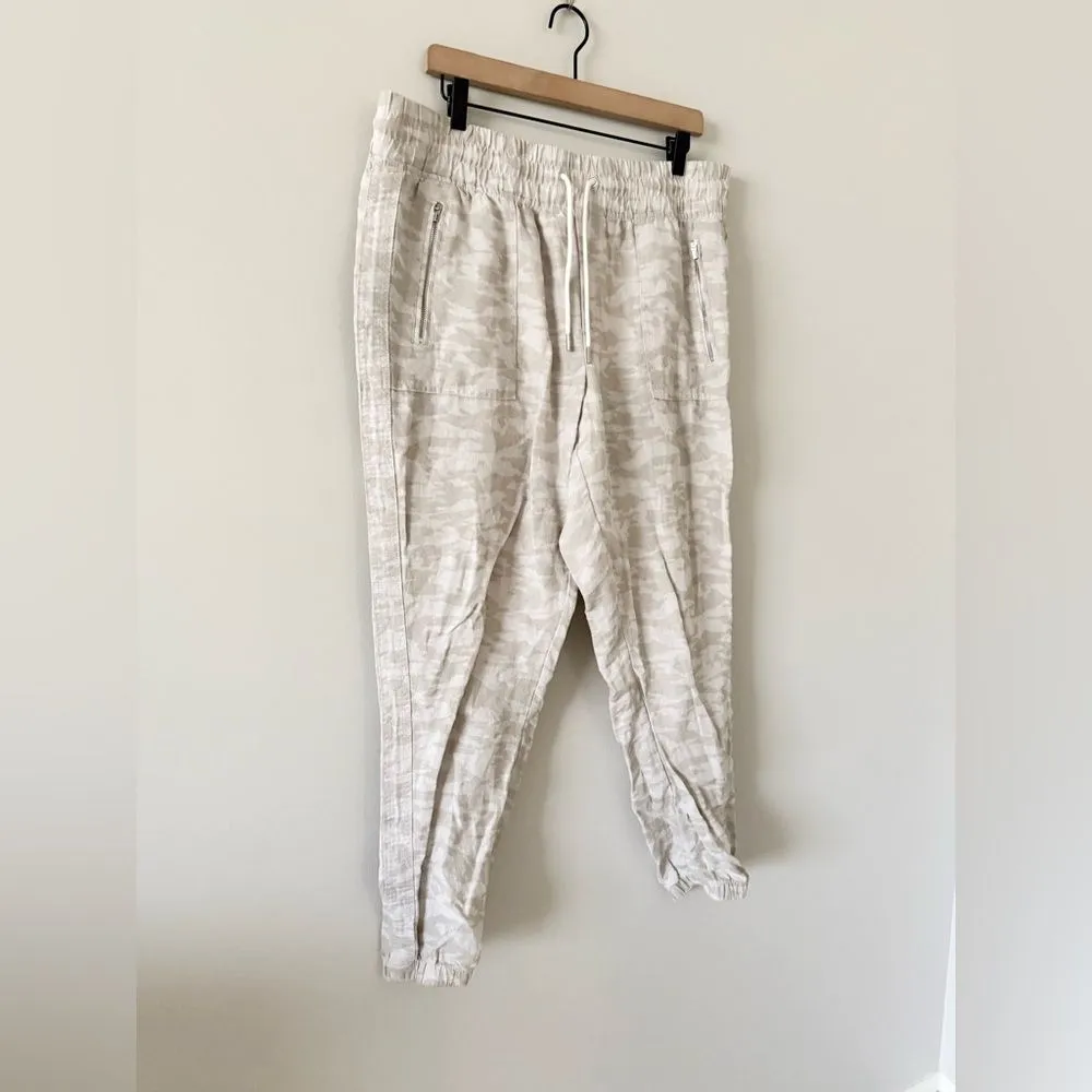 Athleta Cabo Tide Linen Jogger Pants in Tan and Cream Camo Size 14 - Image 4