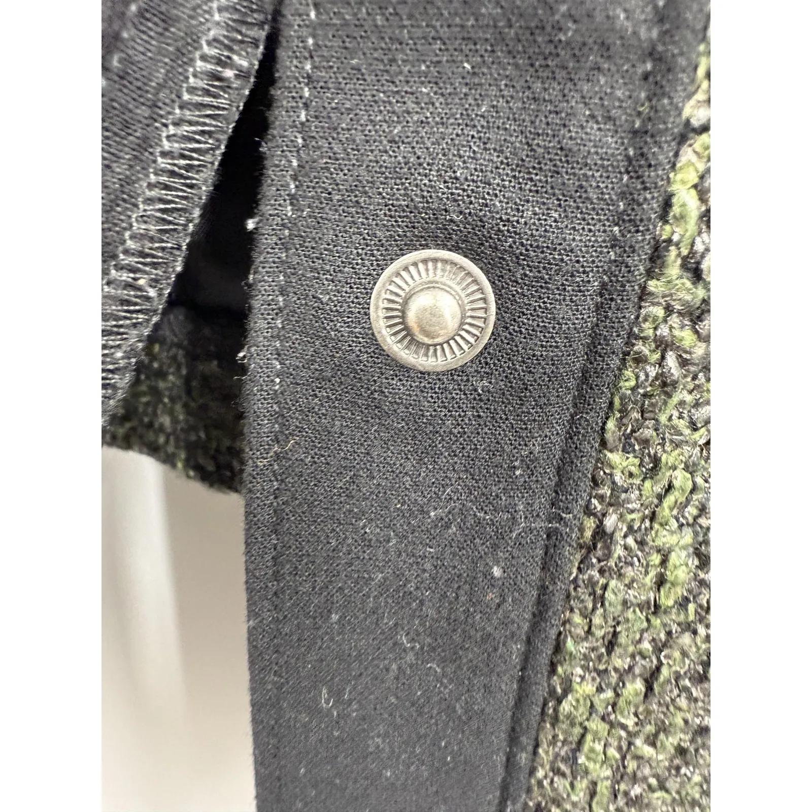 cabi Jacket Womens Medium Black Green Tweed Snap Front Collarless Two Tone - Image 4