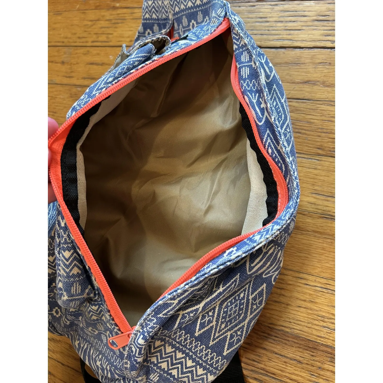 KAVU Rope Sling Bag Womens Blue White Aztec Pattern Canvas Crossbody Backpack - Image 7