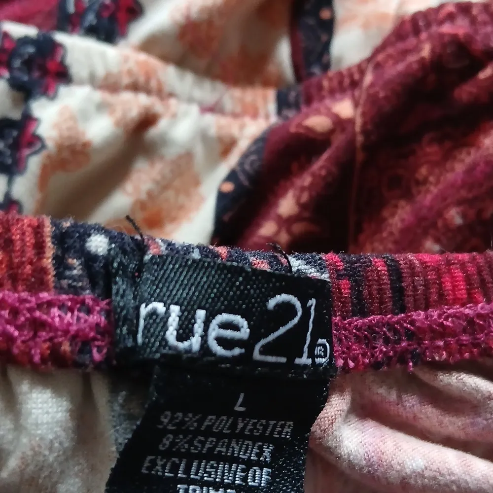 Rue 21  boho ruffle top off shoulder Romper size large - Image 8