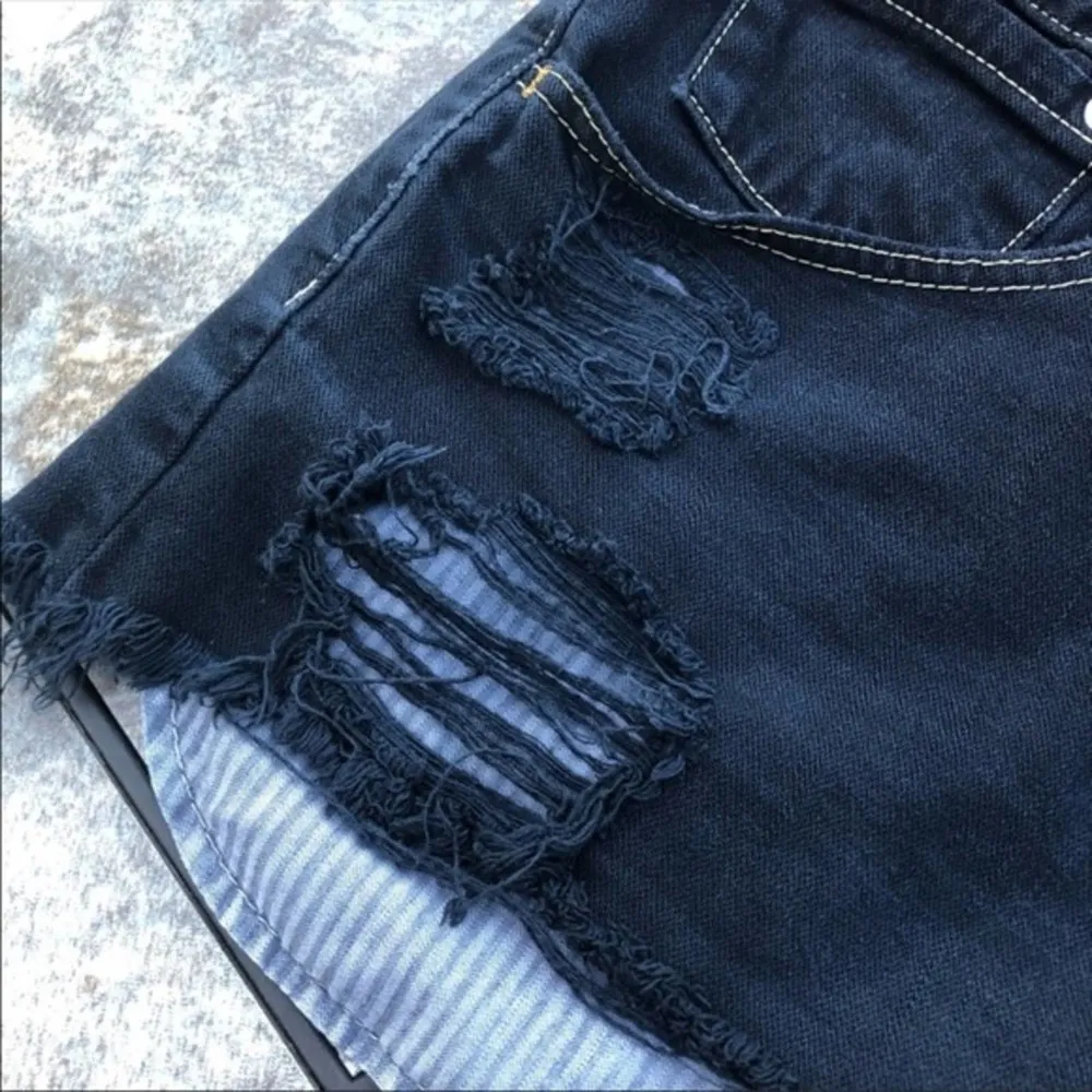 Levi’s Silver Tab Distressed High Waist Cut Off Jean Shorts Sz 31 - Image 2