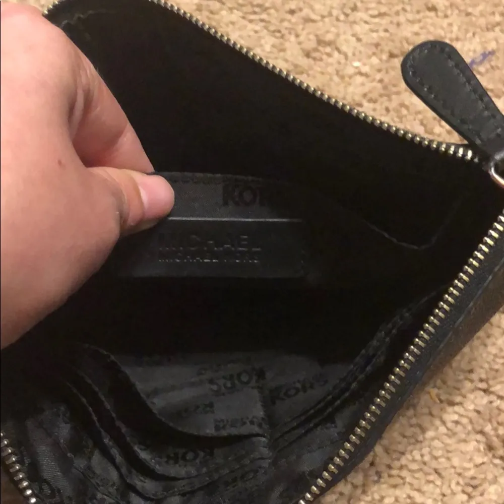 Excellent condition large MK crossbody - Image 6