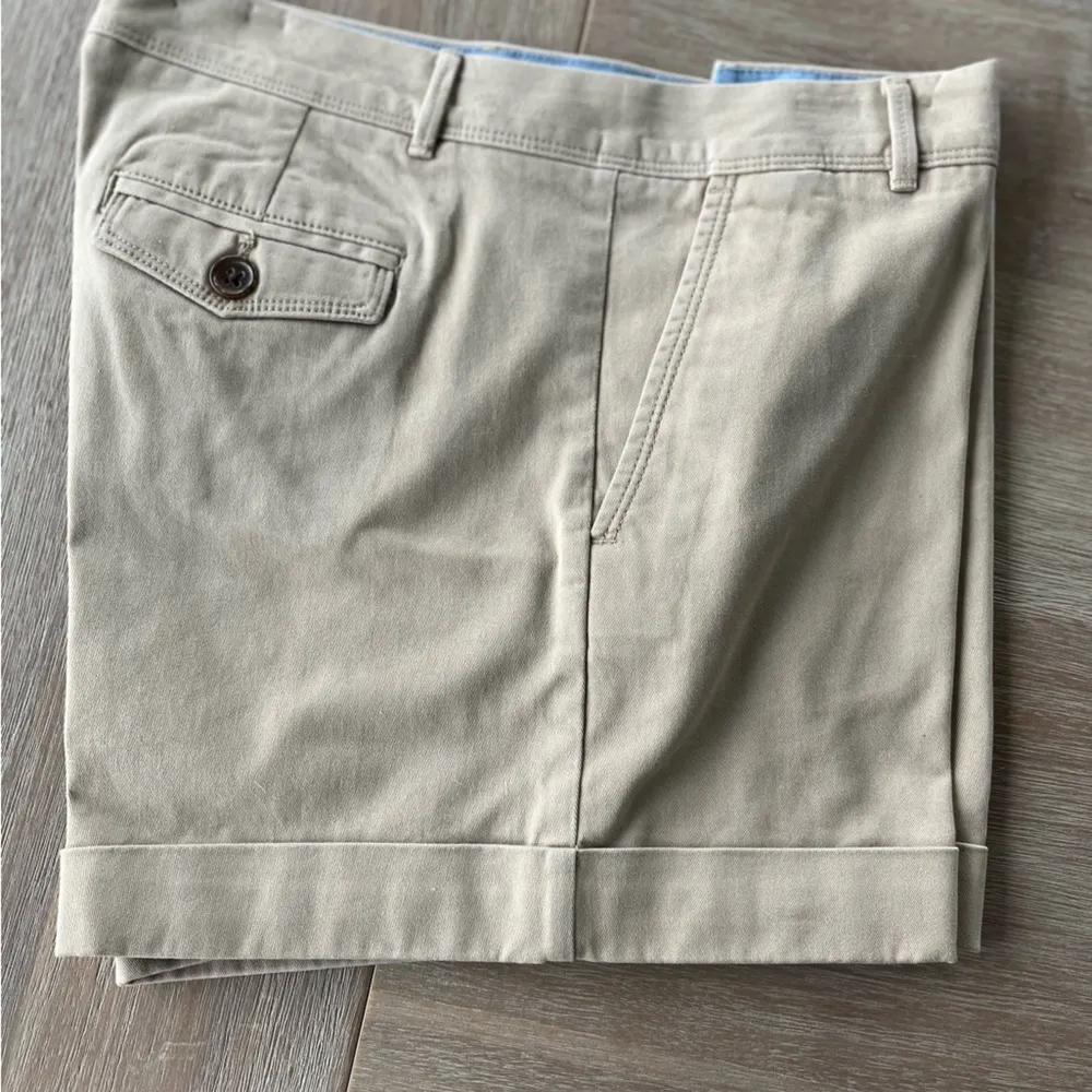 Banana Republic khaki shorts - Image 2