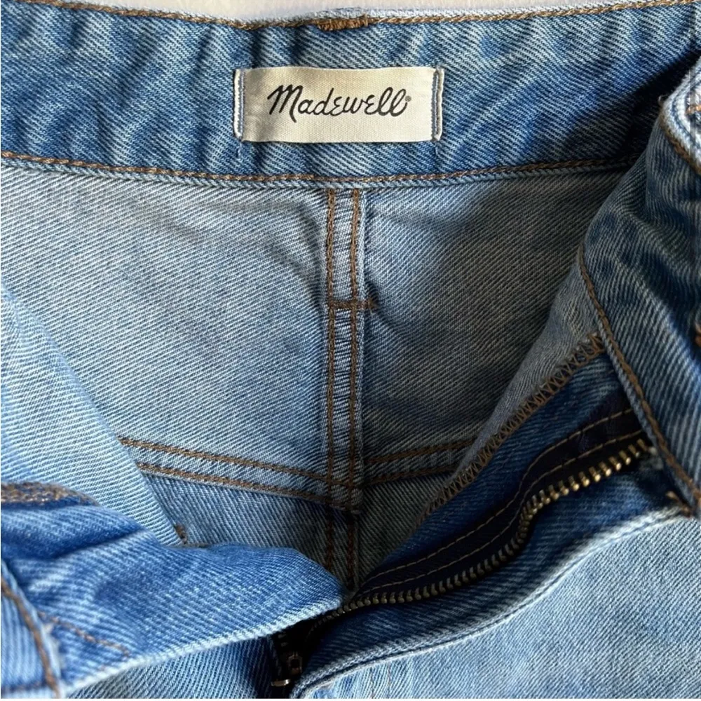 18W Madewell Relaxed High Rise Jean Shorts with Raw Hem and Distressing - Image 3