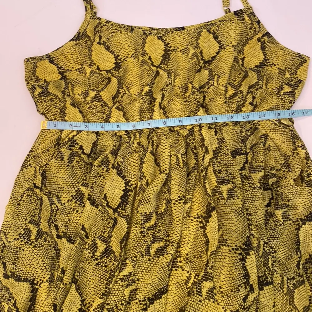 Torrid Midi Chiffon Pleated Dress Reptile All Over Print EUC Sz 12 Green/Yellow - Image 11