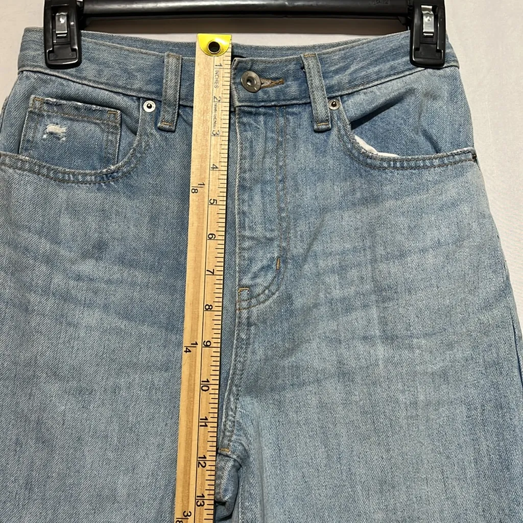 Uniqlo Women's Light Blue Distressed Jeans size‎ 11 - Image 5