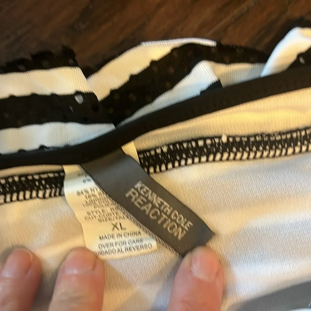 Kenneth Cole Reaction Flirty Striped Swim Bottom. Blk & W  XL. EUC - Image 2