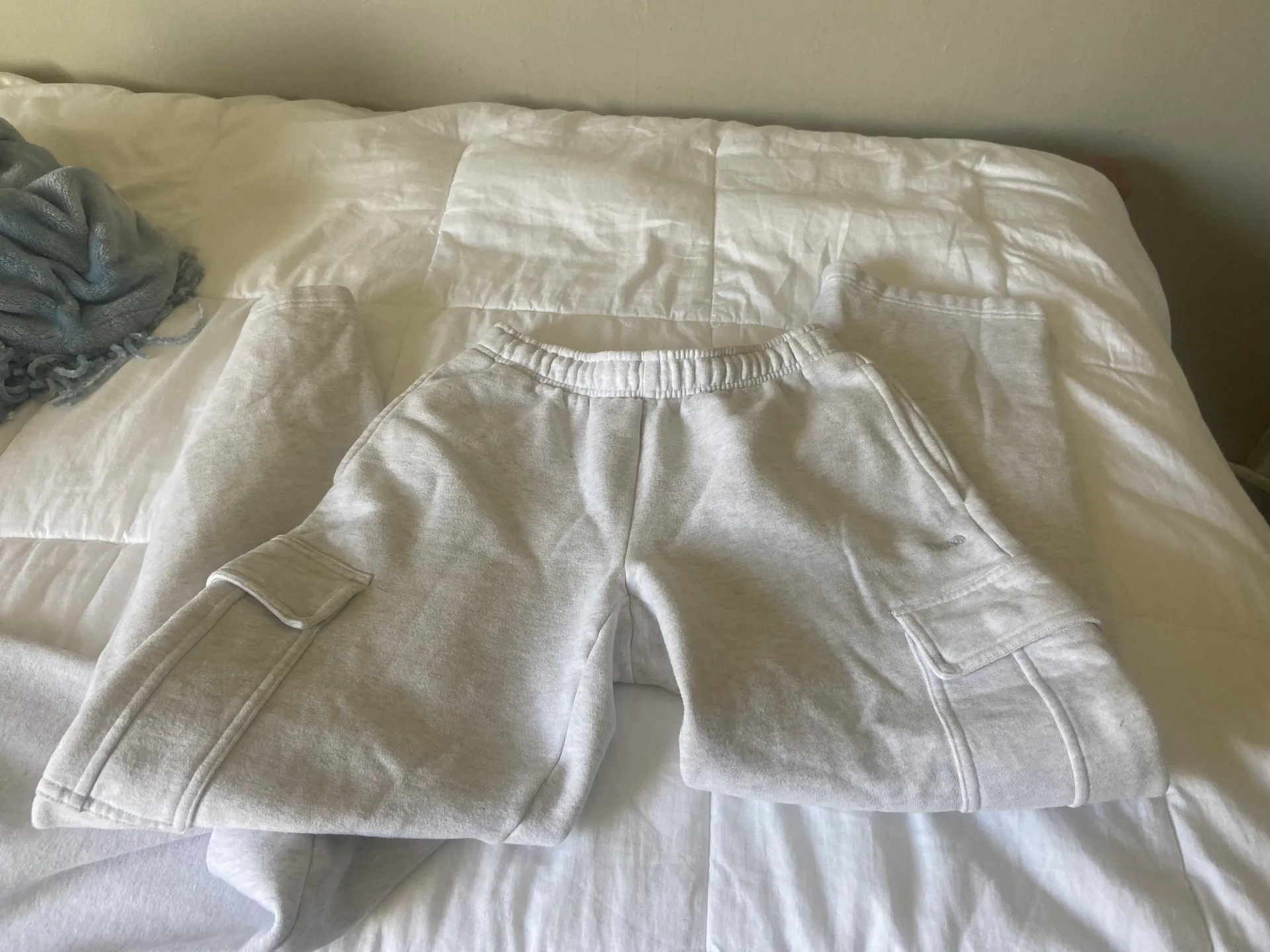 Aritzia Tna Heather Cloud Cargo Sweatpants - Image 3