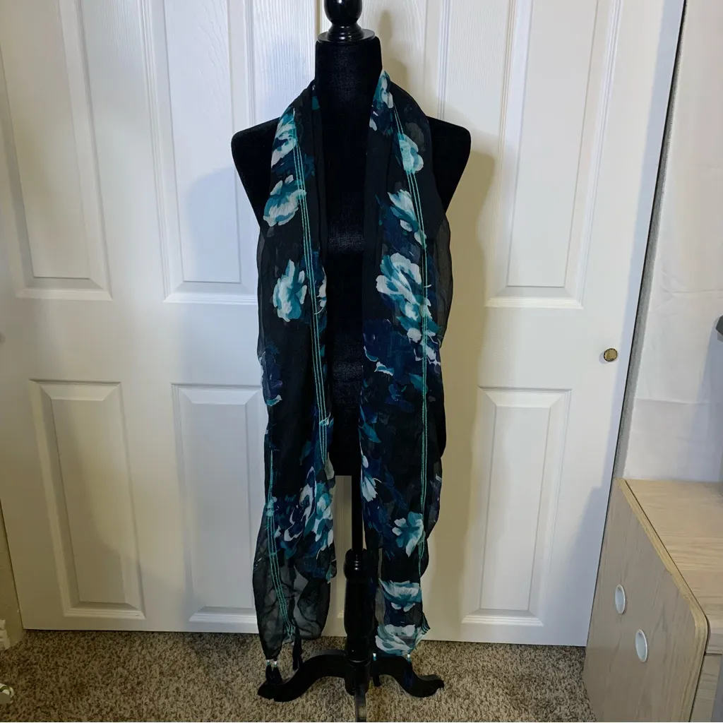 Black & Blue Floral Throw/Scarf - Image 3