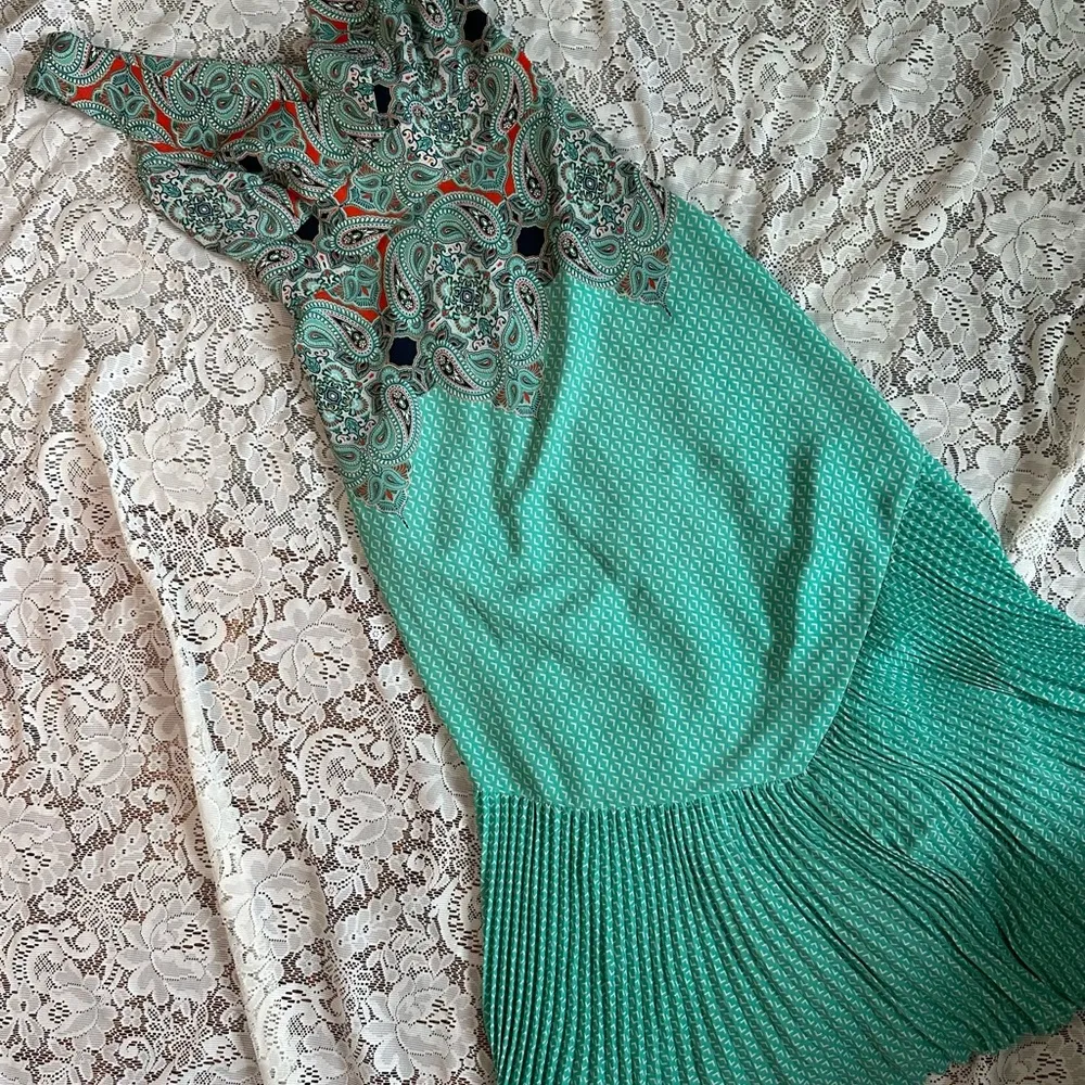 Anthropologie Maeve Size 2 Beautiful Green Dress with pleated bottom - Image 3