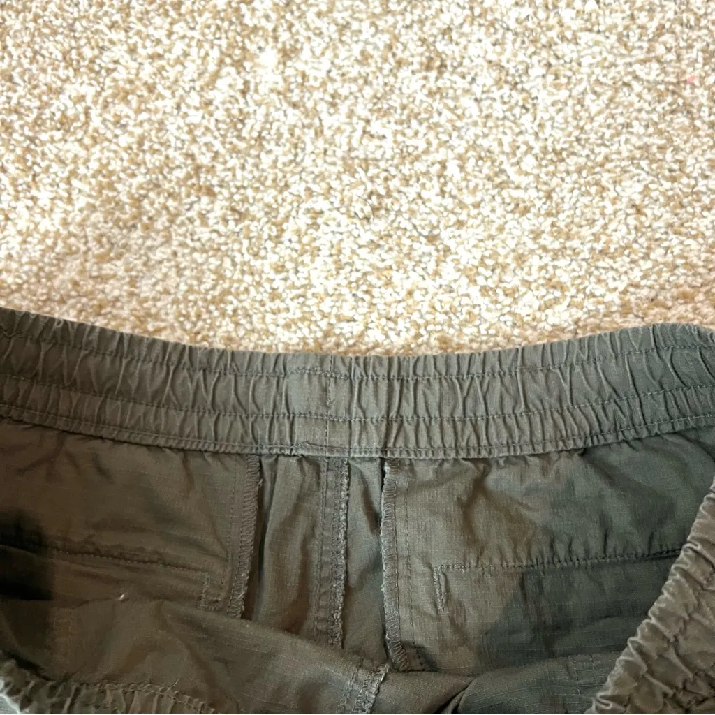 Vuori Dark Oregano Green Duraterra
Vintage Ripstop Shorts Raw Hem Sz
Medium M - Image 9