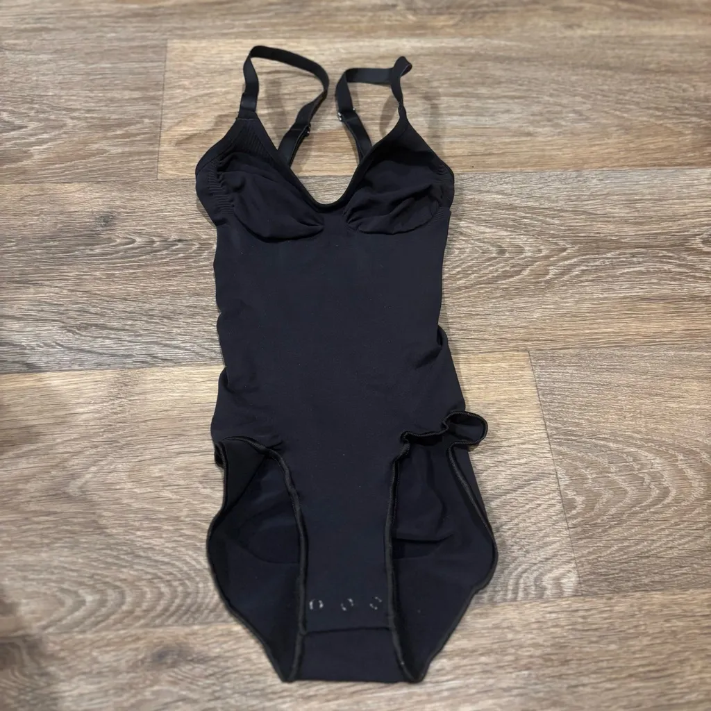 NWOT SKIMS Seamless Sculpt Brief Bodysuit Onyx Black XS Shapewear - Image 2