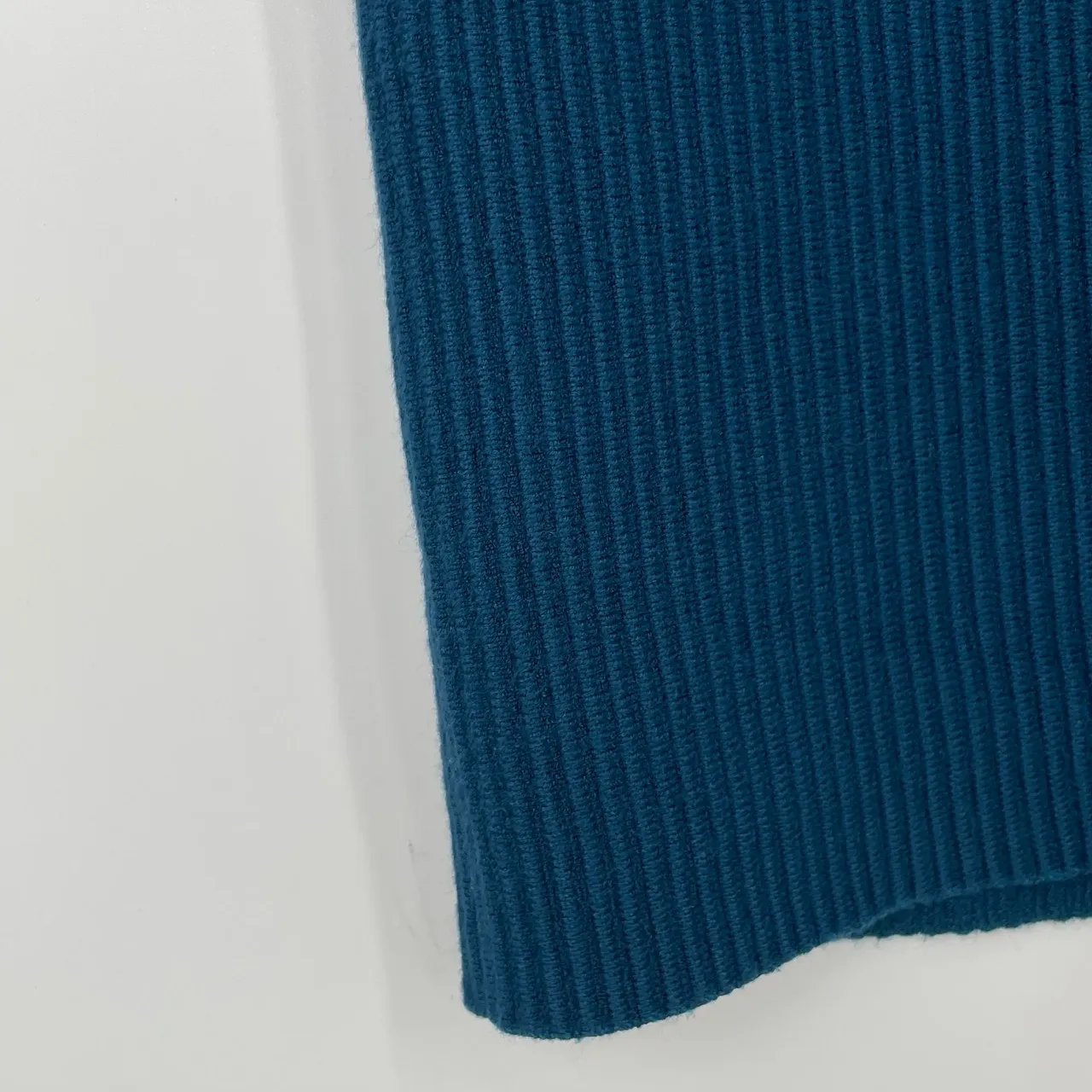 House Of Harlow 1960 Womens Teal Ribbed Knit V - Image 3