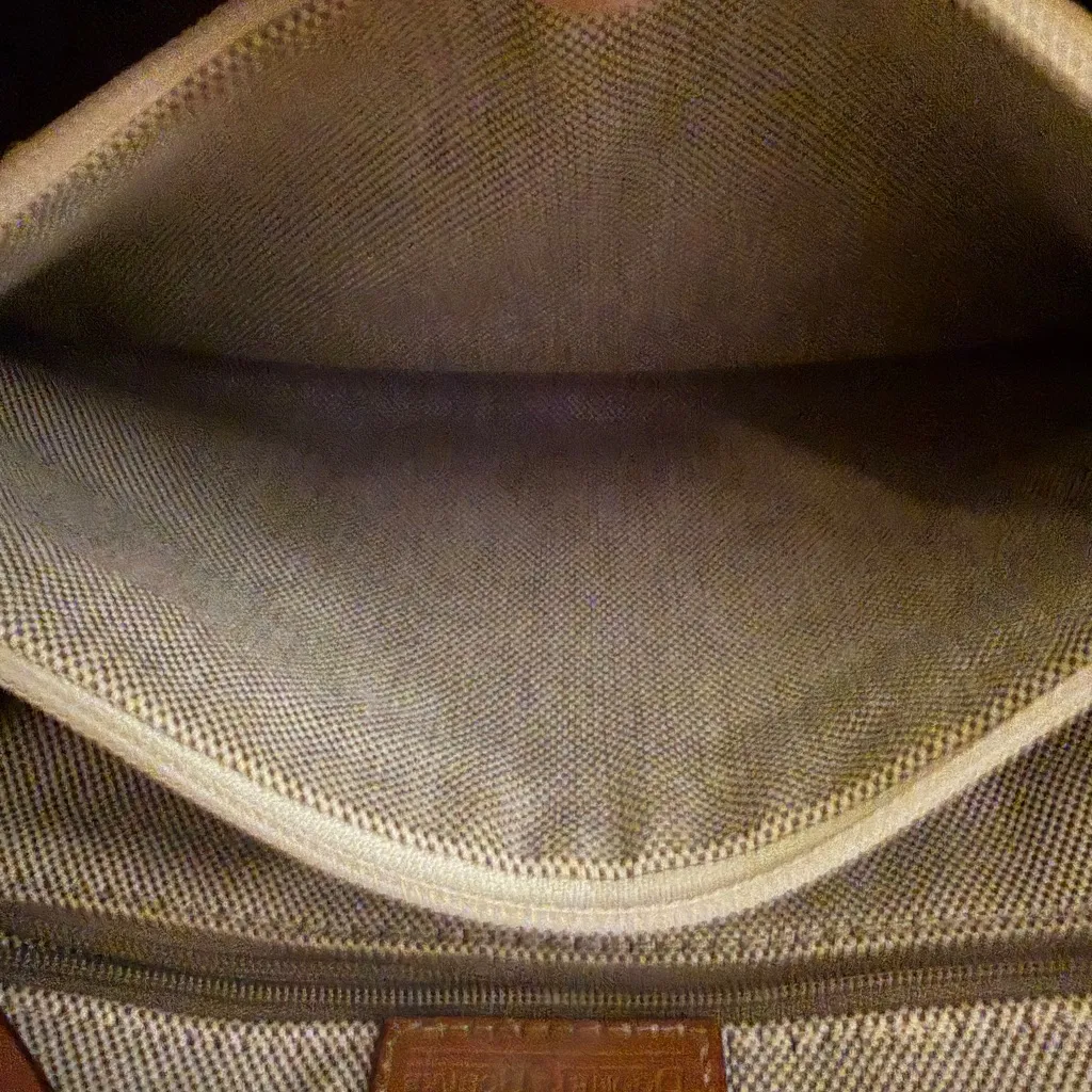 Dooney and Bourke monogram can is trimmed in leather bag - Image 12