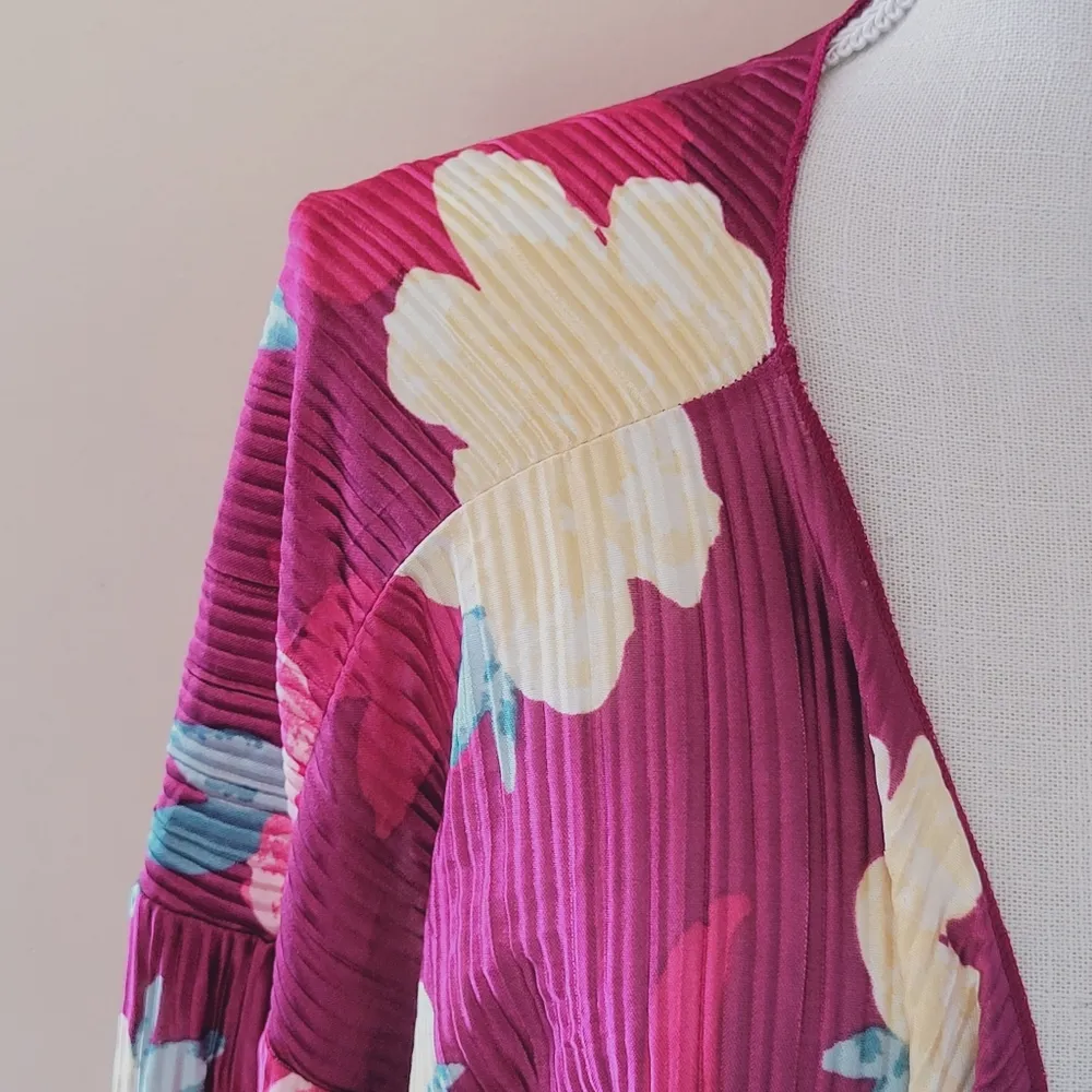 Lularoe satin crinkle kimono size large - Image 2