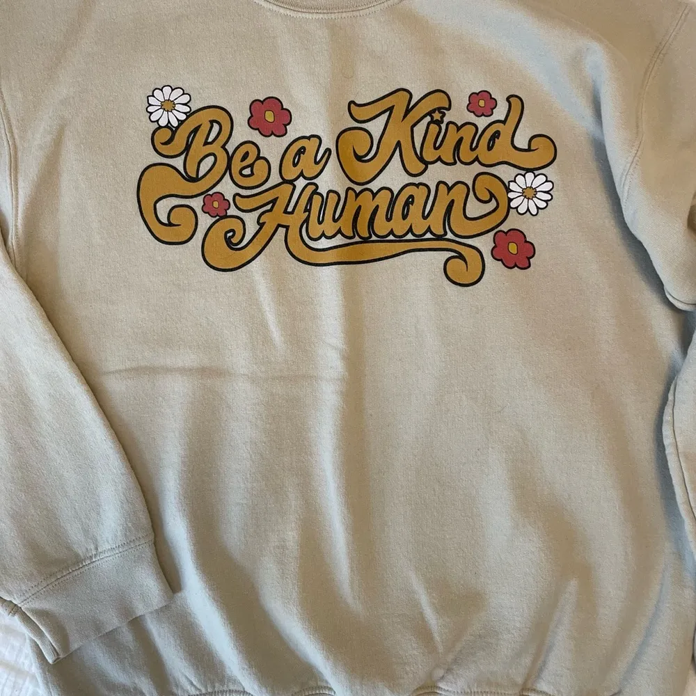 LIFE CLOTHING CO. Be a Kind Human Graphic Pullover Crewneck Sweatshirt Size M - Image 3