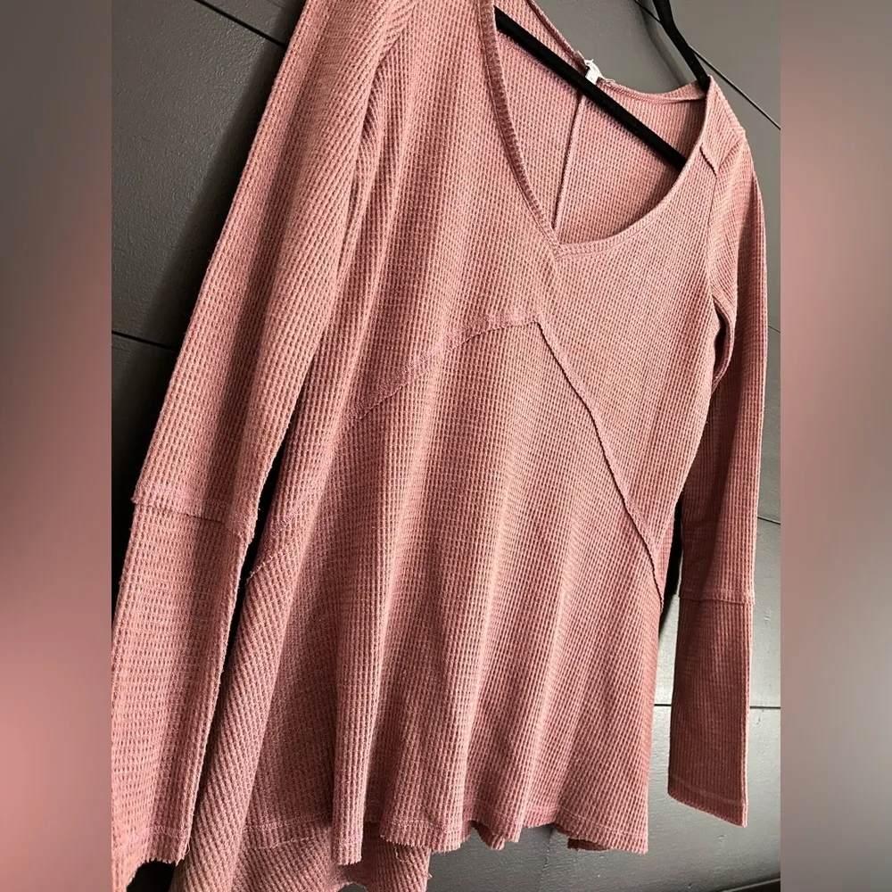 CHARLOTTE RUSSE Vintage Y2K Dusty Rose Long Sleeve V-Neck Thermal Shirt Sz M EUC - Image 2
