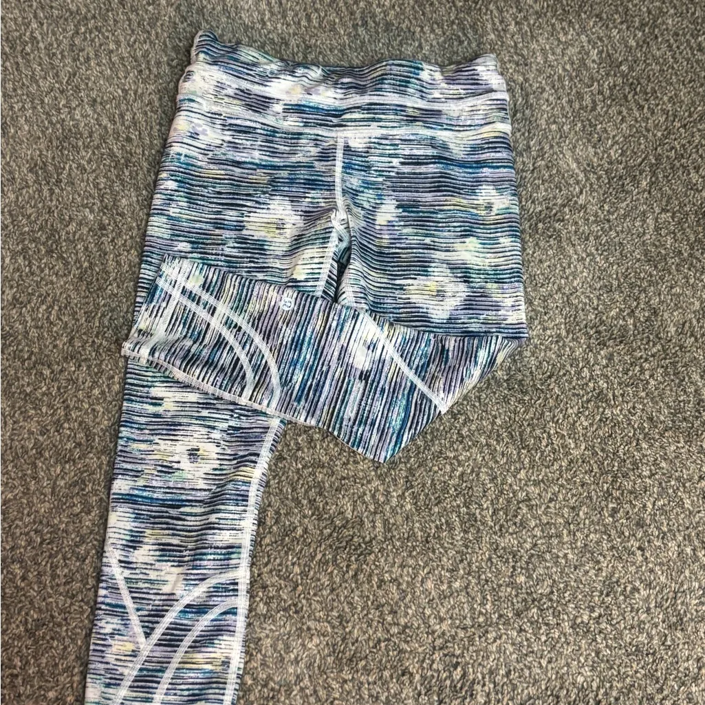Lululemon Athletica Blue Patterned Leggings size 6 - Image 2