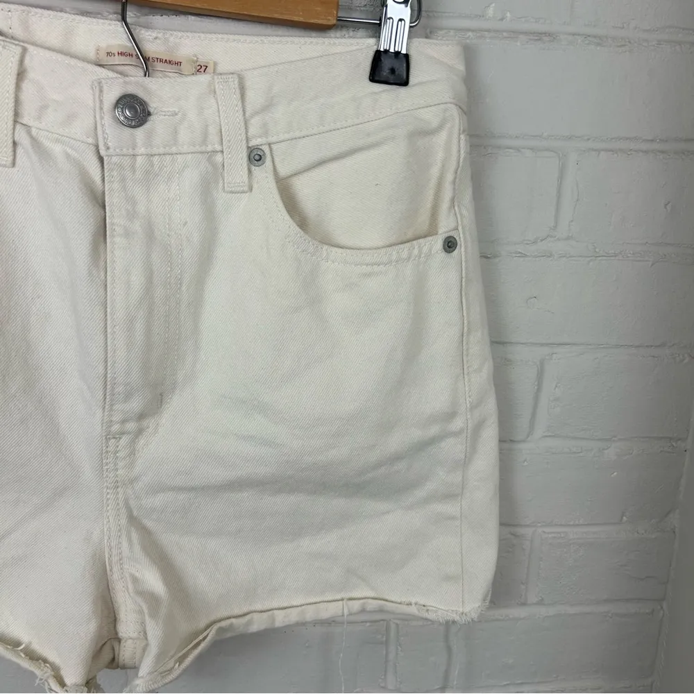 Levi’s Cream 70s High Slim Straight Cutoff Denim Shorts Size 27 - Image 5