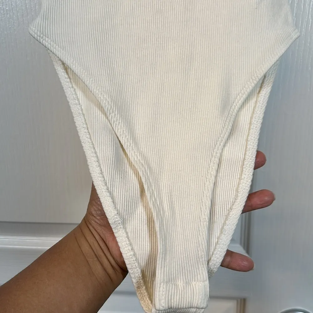 ZARA Basics White Ribbed Turtleneck Bodysuit Great w/ Jacket Small GUC #1894 - Image 4