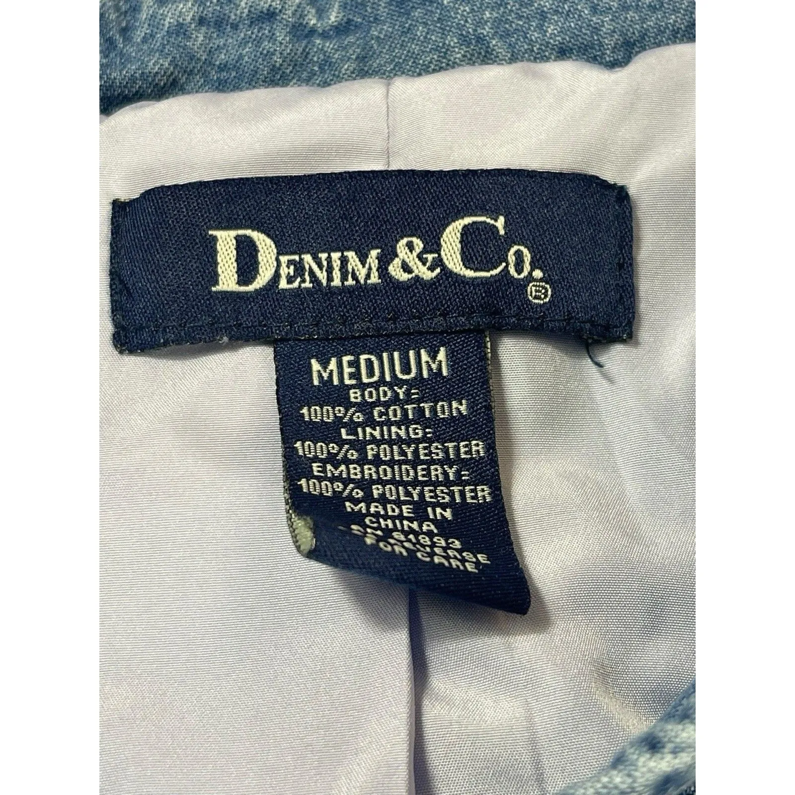 VTG Y2K Denim & Co M Blue Denim Jean Jacket Embroidered Pockets Snap Up Front - Image 5