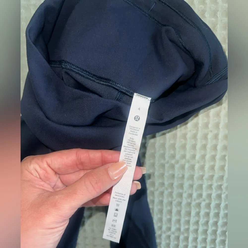 Lululemon Wunder Train High-Rise Tight with Pockets 25”
Size 4 - Image 4