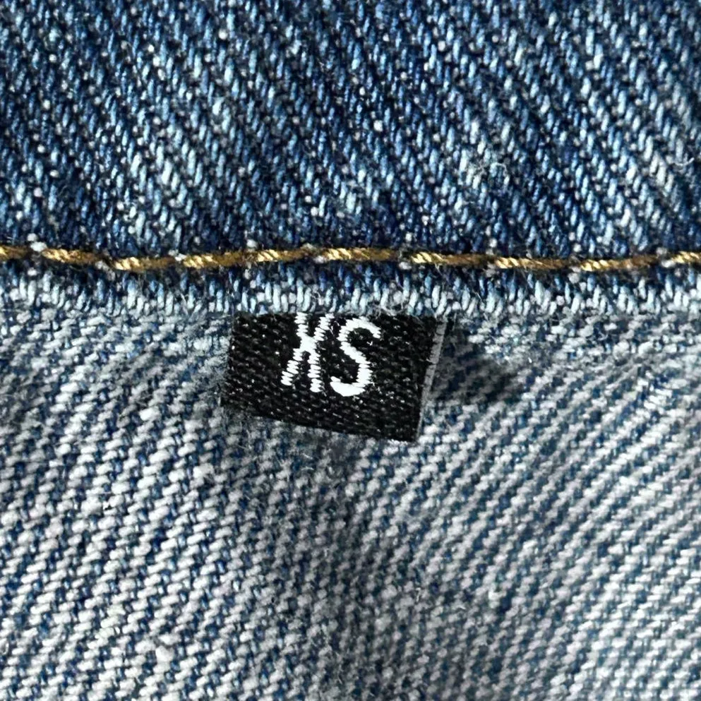 Unknown Brand Women's Distressed Denim Vest Four Button Front Size‎ XS Blue - Image 3