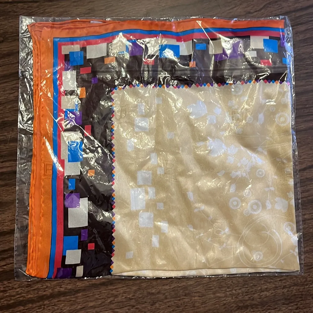 NEW Laura Biagiotti Silk Scarf Made in Italy NWT - Image 2