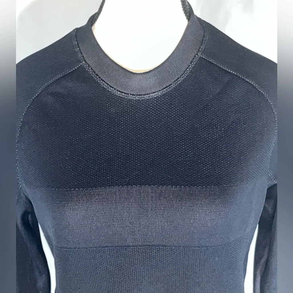 Athleta In Motion Seamless Cropped  Long Sleeve  Fitted Activewear Top - Image 2