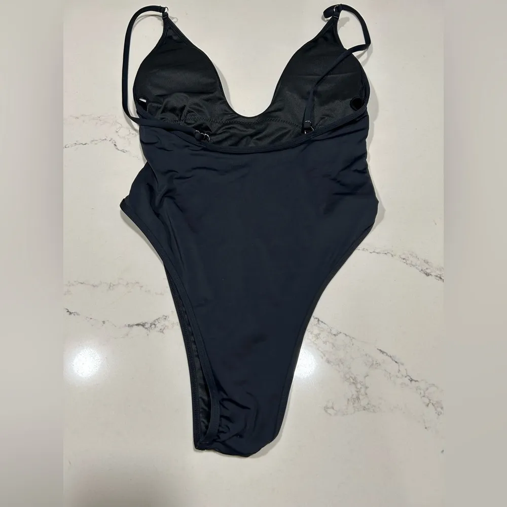 NEW Plunging V Neck Bathing Suit Open Back One Piece Swimsuit L 12/14 Black Size L - Image 5