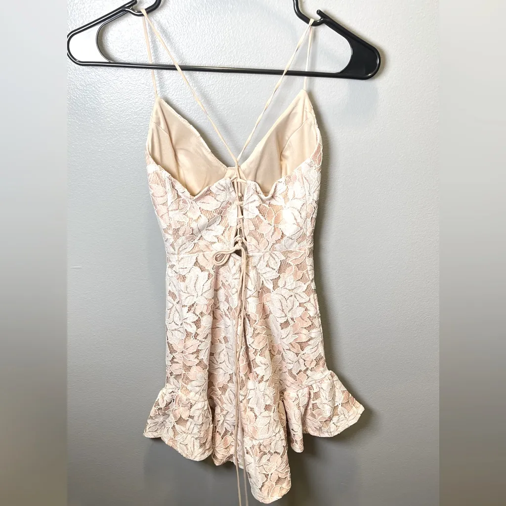 Selfie Leslie MAKE MEMORIES MOLDED BUST LACE‎ MINI DRESS WHITE/BEIGE Size XS - Image 6