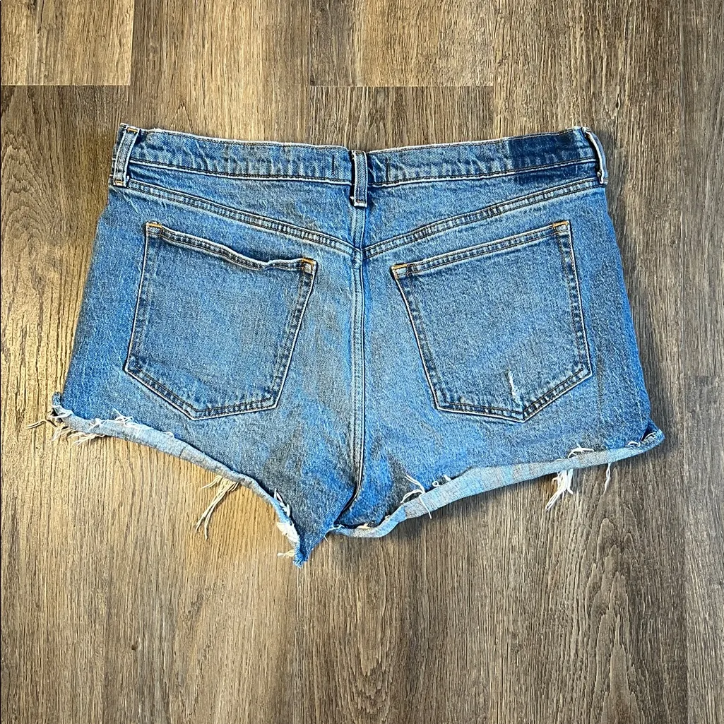 Abercrombie & Fitch Mom Short High Rise Distressed Cutoff Jean Shorts Size 33/16 - Image 3