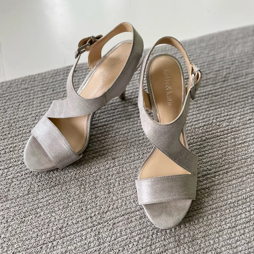 Kelly & Katie Silver Fabric Strappy Ankle Buckle Heeled Dressy Sandals Size 7.5 - Image 8
