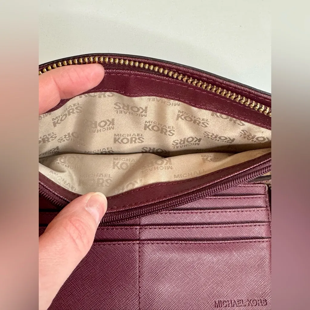 Michael Kors Hamilton Traveler Lg Zip Around Wallet Saffiano Leather Plum w Gold - Image 10