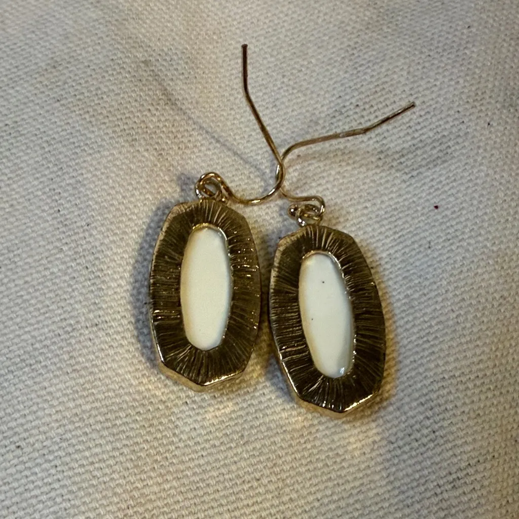 Source Unknown Gold and Silver Sparkle Earrings - Image 3