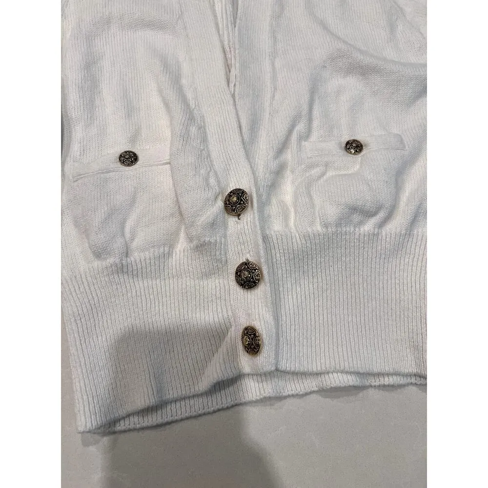 Retro Vintage White 3 Button Cardigan Preppy 90s Look Feminine Gold Buttons - Image 3