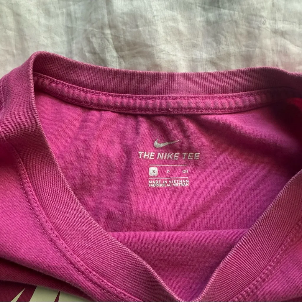 Pink Nike Logo Cropped T-Shirt - Image 3