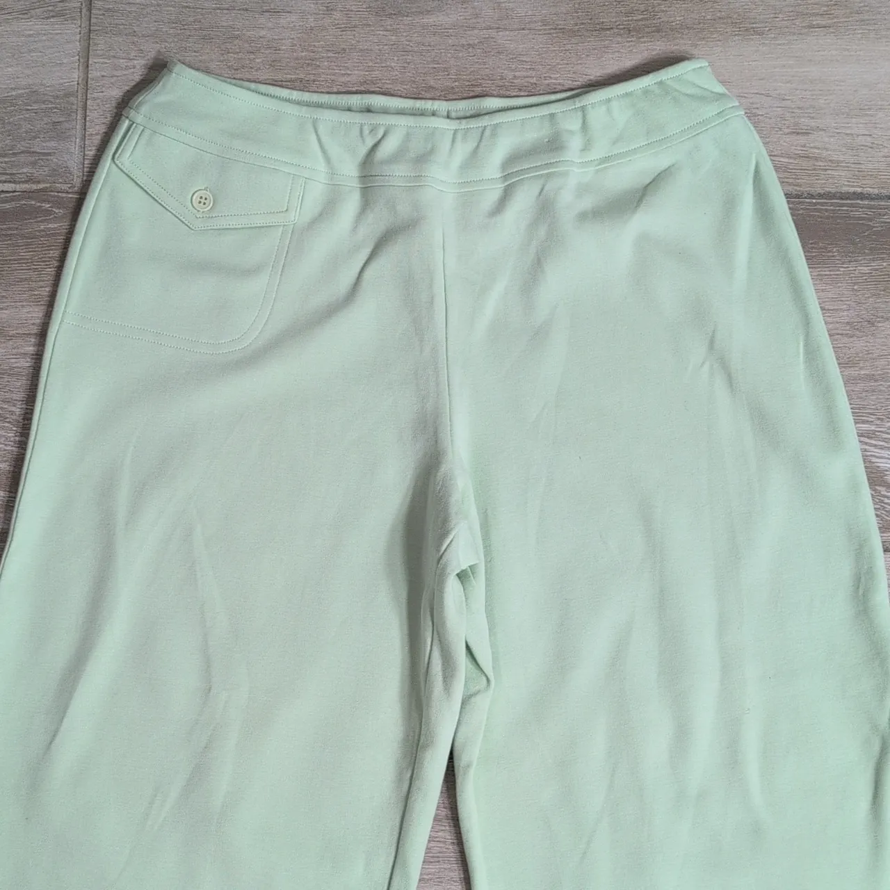 NY Jeans New York & Company Mint Green Wide Leg Capri Pants Size M - Image 2