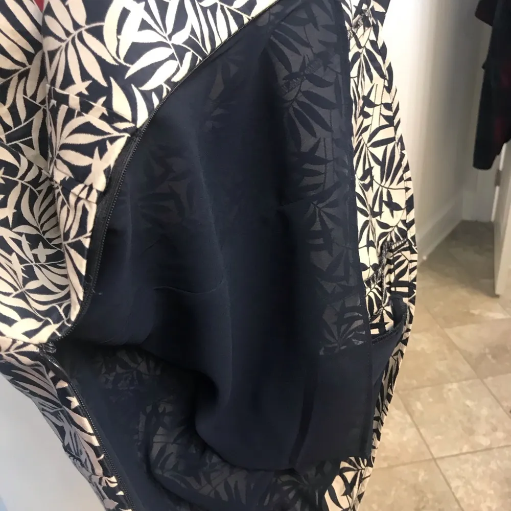 Ann Taylor navy/cream blouse - Image 4