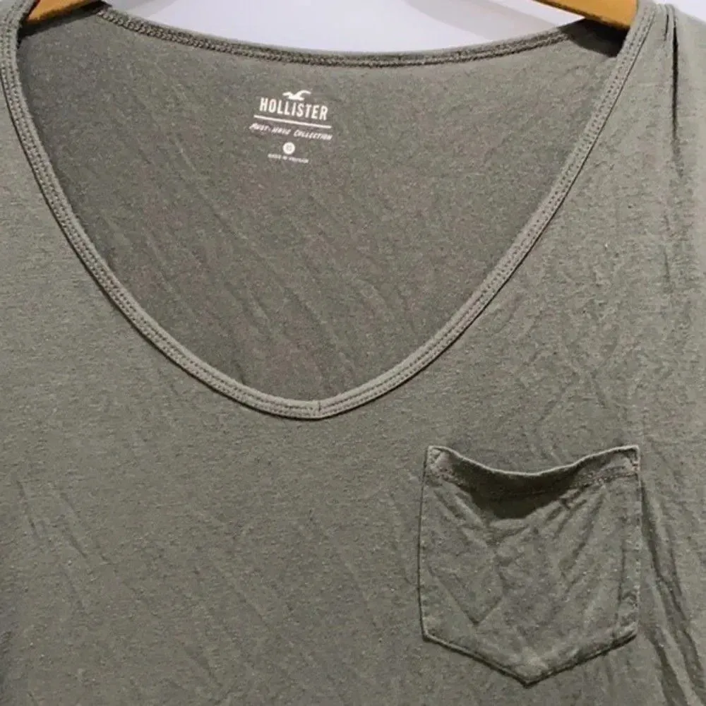 Hollister Women's V-Neck Green Basic Loose Short Sleeve Shirt Tee Top XS - Image 2