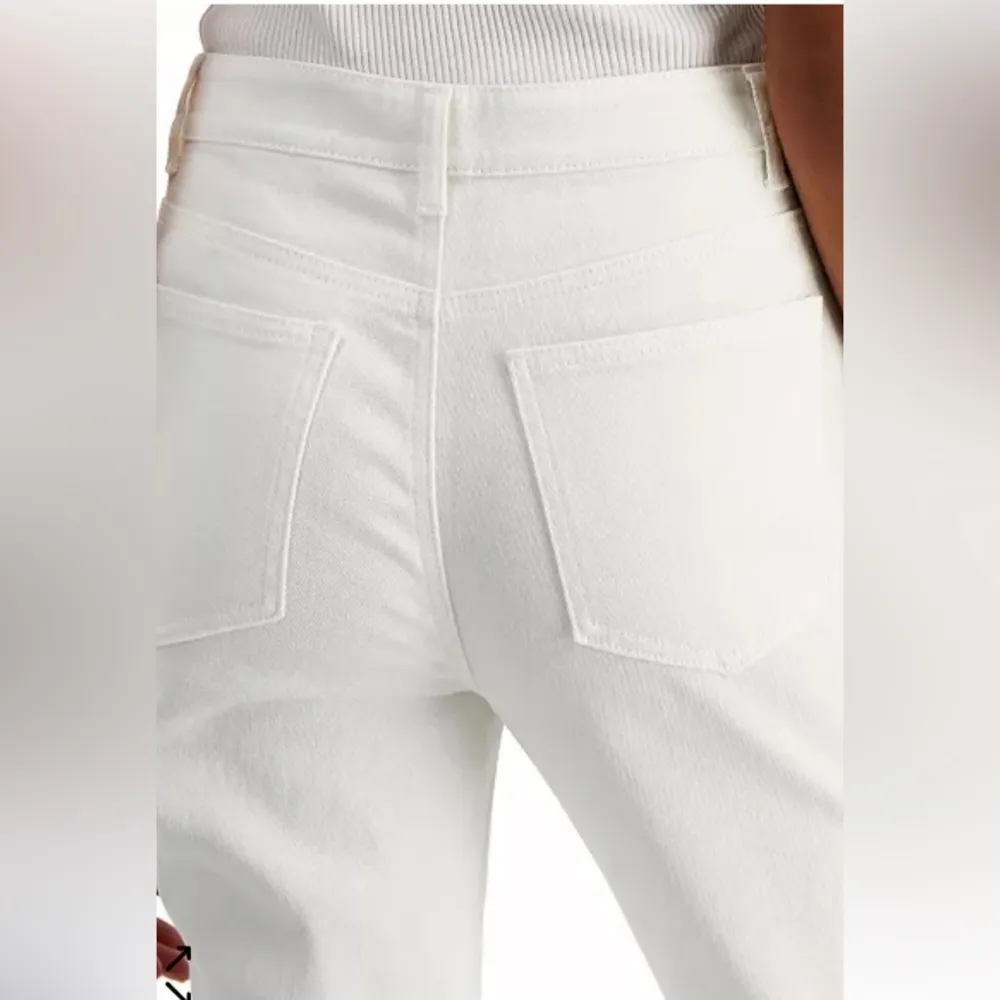 Tinseltown Hi Rise Mom Jean Asymmetrical Waist Raw Hem White Sz Jr 15/32 NWT - Image 5