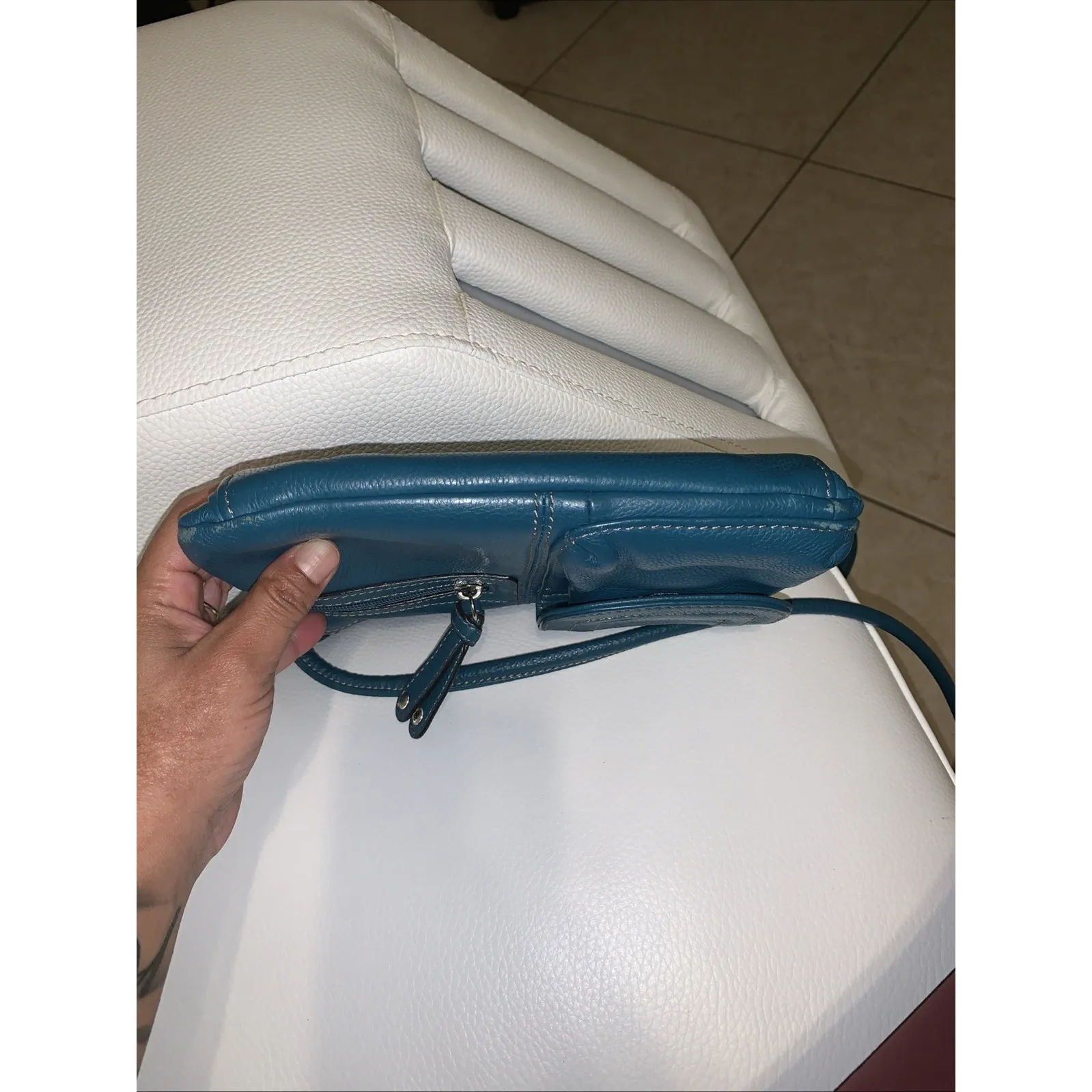 Tignanello teal pebble leather crossbody bag. - Image 6