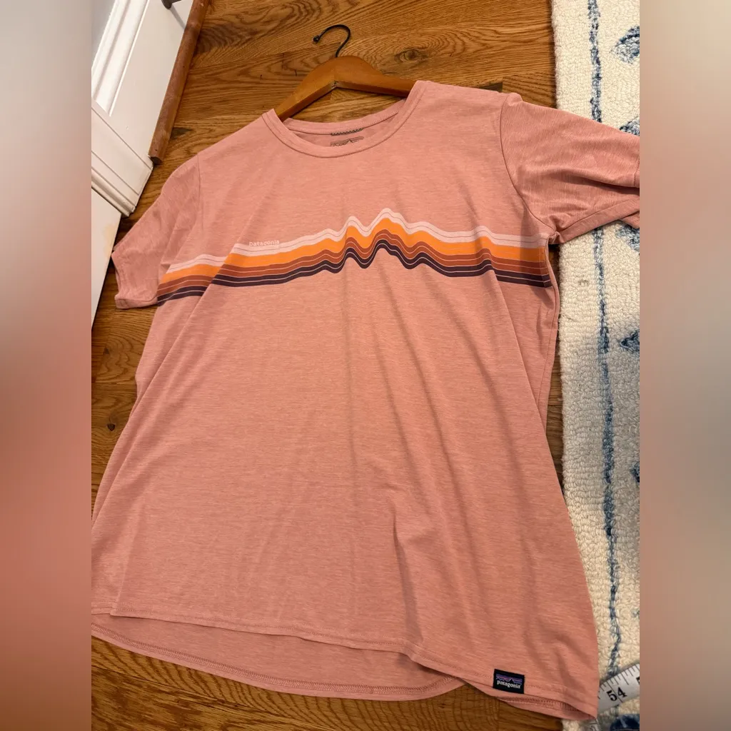 Patagonia Women's Capilene Cool Daily Graphic Shirt size XL Orange - Image 8