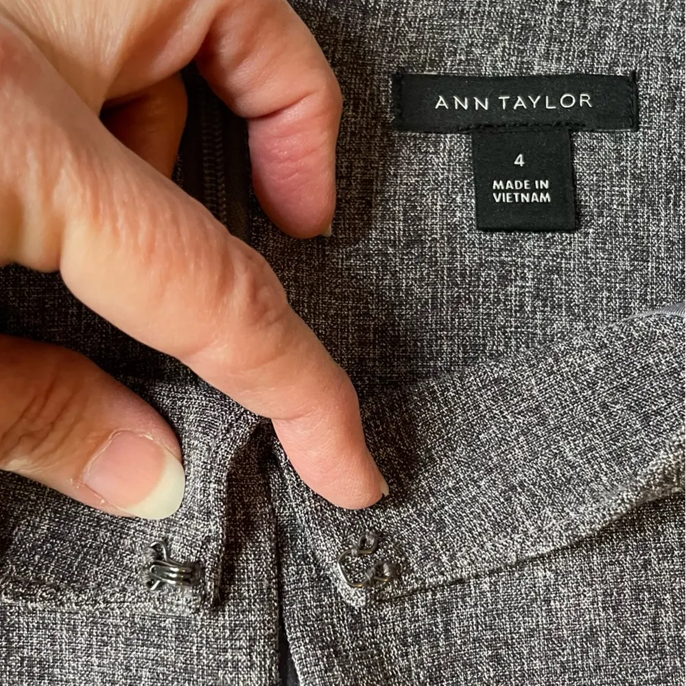 Ann Taylor Career Officecore Minimalist Elegant Gray Bell Sleeve Women's Dress - Image 10