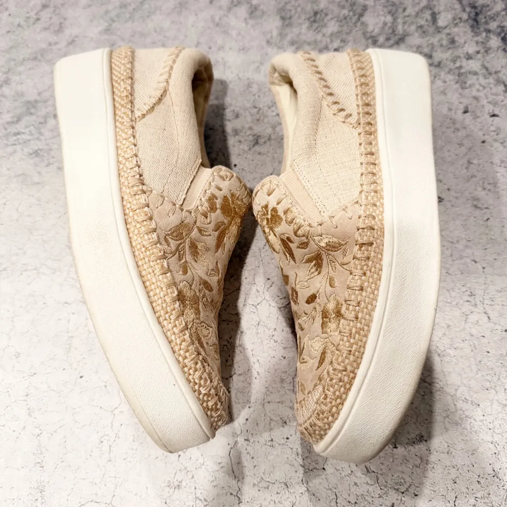 Johnny Was CECILIA SLIP ON SNEAKER Tan Embroidered Size 8.5 - Image 4