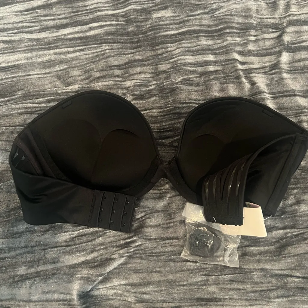 Elegant Black Strapless Bra by Maidenform Size 36D - Image 2