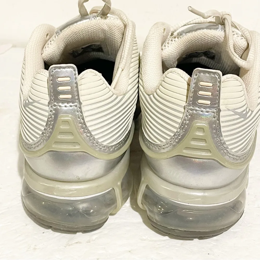 Nike Size 9 Air Vapormax 360 Women's Fossil / Metallic Silver Low Top Sneaker - Image 4