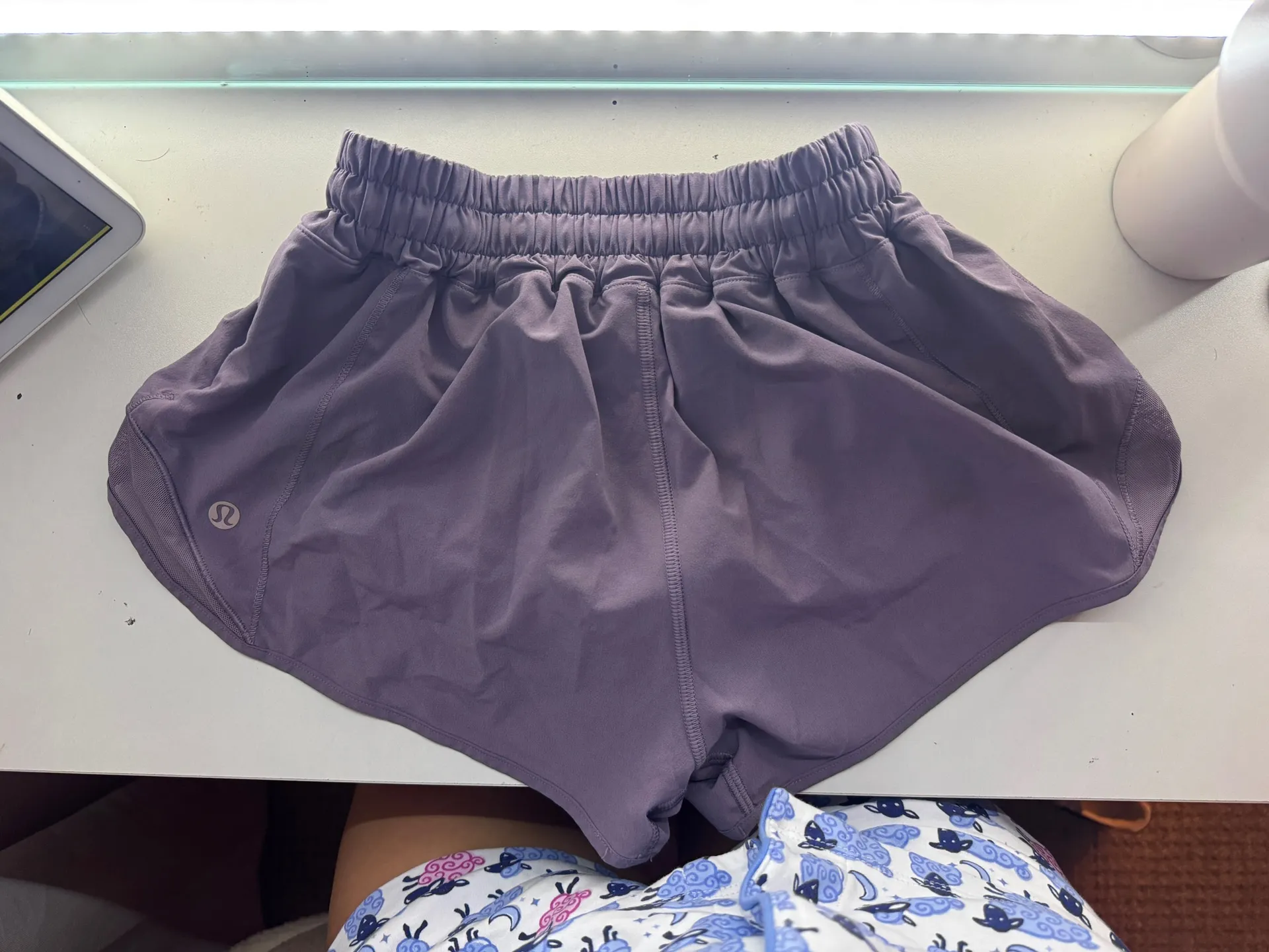 Lululemon Shorts 2.5" Hotty Hot Low-Rise - Image 3